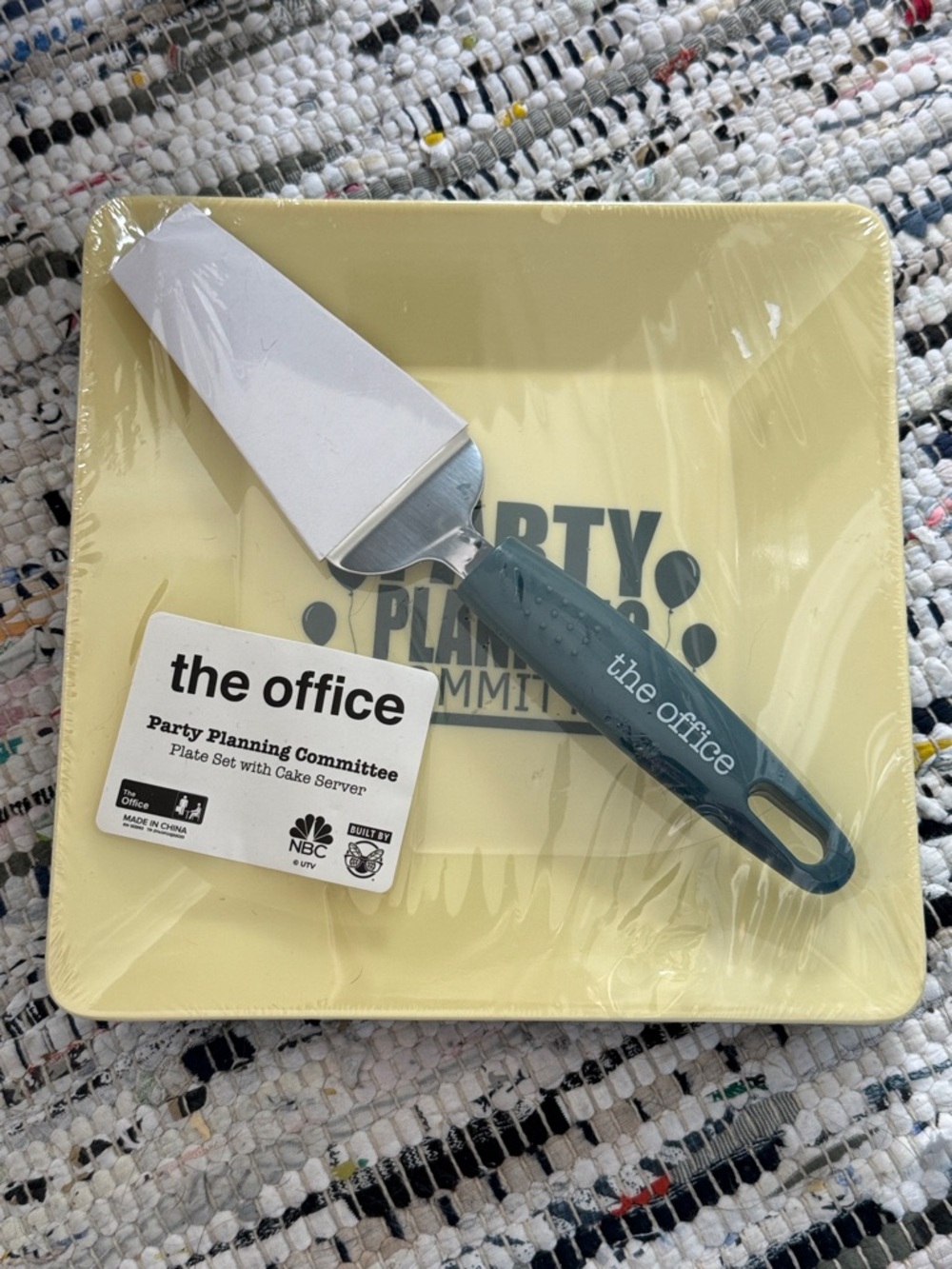the office Party Planning Committee Plate Set with Cake Server NIP